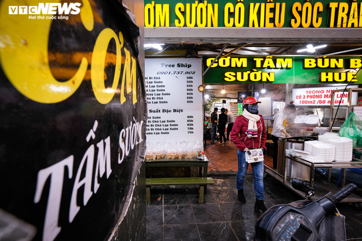 Ảnh: Hàng quán im lìm, trung tâm Hà Nội vắng vẻ ngày cuối năm - 8