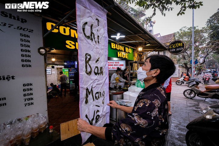 Ảnh: Hàng quán im lìm, trung tâm Hà Nội vắng vẻ ngày cuối năm - 9