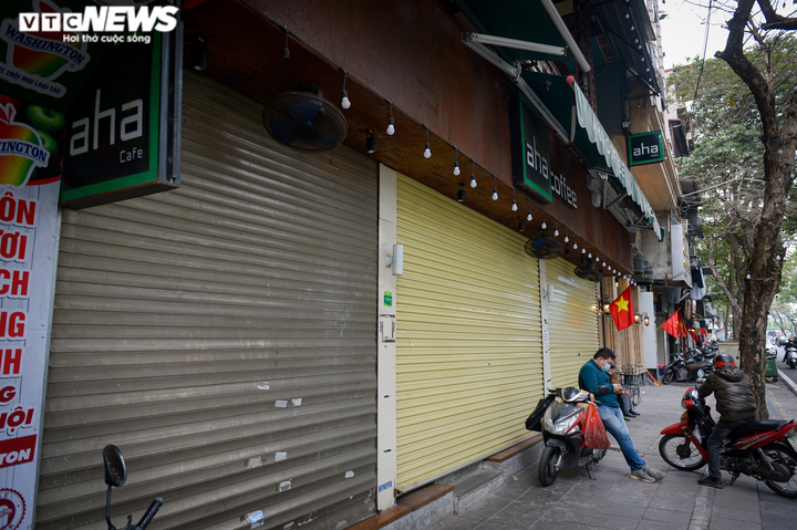 Ảnh: Hàng quán im lìm, trung tâm Hà Nội vắng vẻ ngày cuối năm - 6