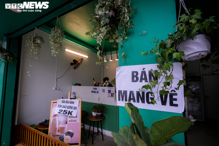 Ảnh: Hàng quán im lìm, trung tâm Hà Nội vắng vẻ ngày cuối năm - 10