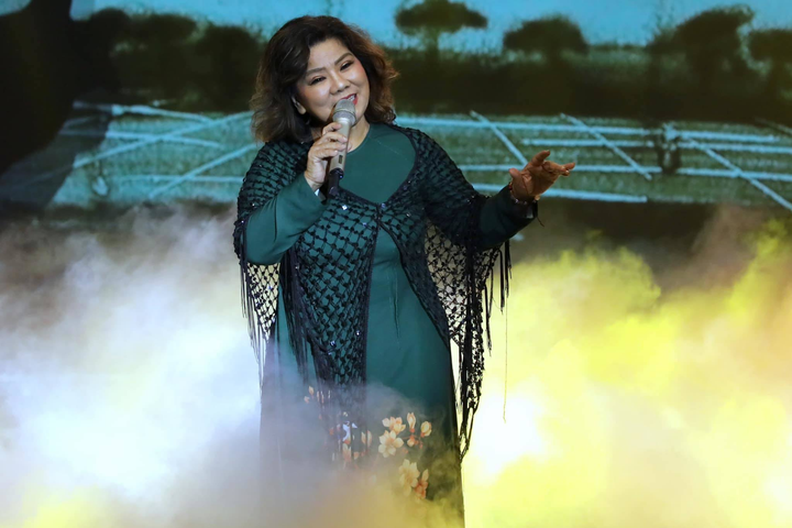 NSND Thanh Hoa tuổi 71: Ông xã chiều tôi như em bé - 1