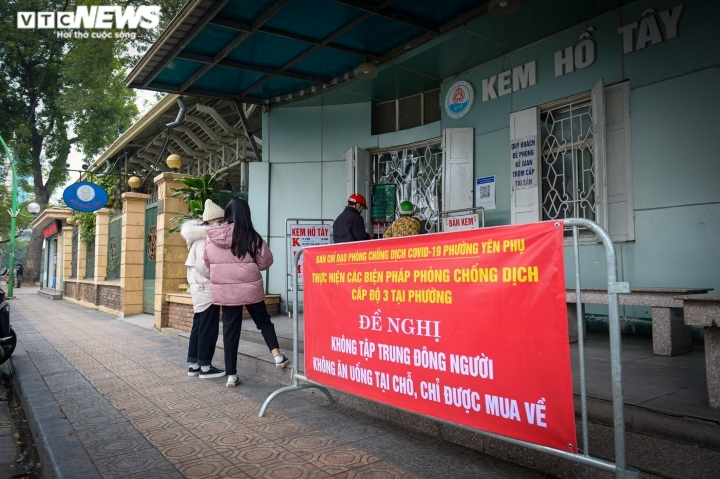 Ảnh: Hàng quán im lìm, trung tâm Hà Nội vắng vẻ ngày cuối năm - 7