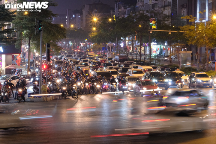 Trực tiếp: Lễ đón năm mới 2022 trên cả nước - 65