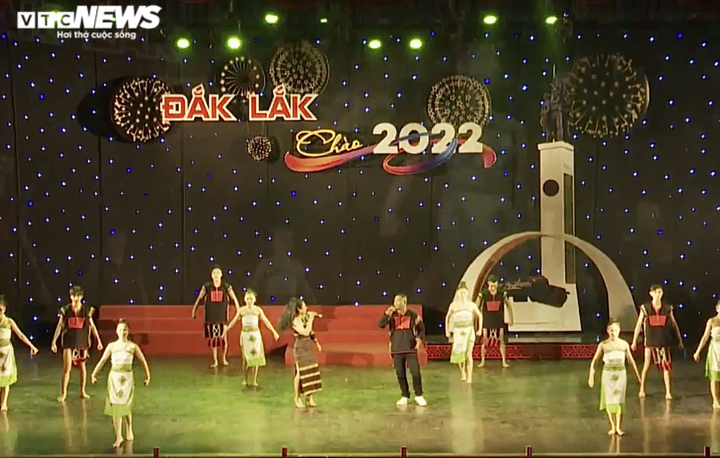 Trực tiếp: Lễ đón năm mới 2022 trên cả nước - 47