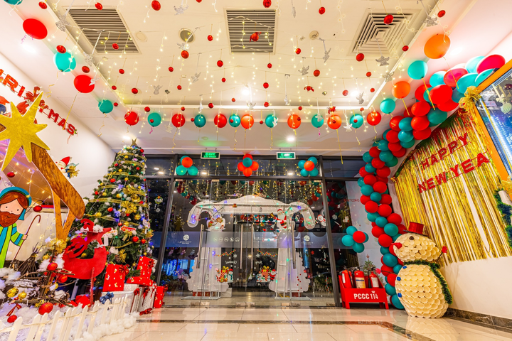 Ngắm các đô thị Vinhomes lung linh trong sắc màu lễ hội đón chào năm mới 2022 - 3