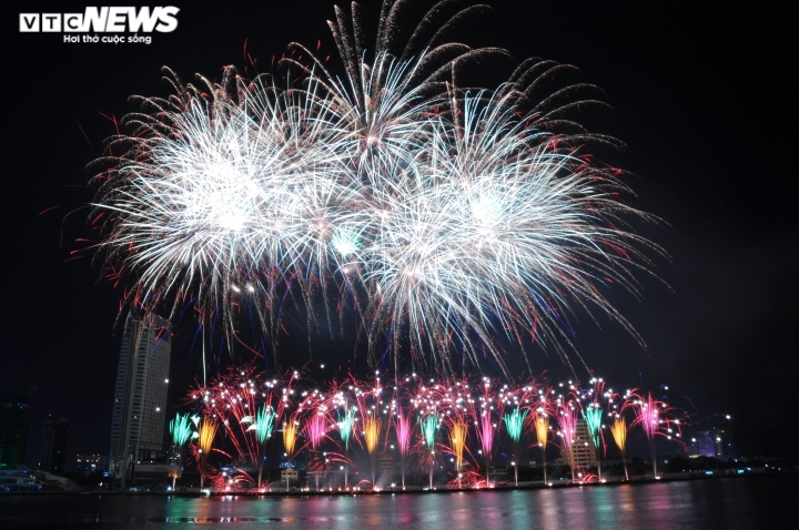 Phòng chống dịch, nhiều địa phương hủy chương trình chào năm mới 2022 - 2