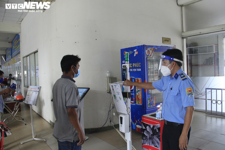 Bến xe Miền Đông không còn cảnh chen chúc trong ngày cuối năm - 2