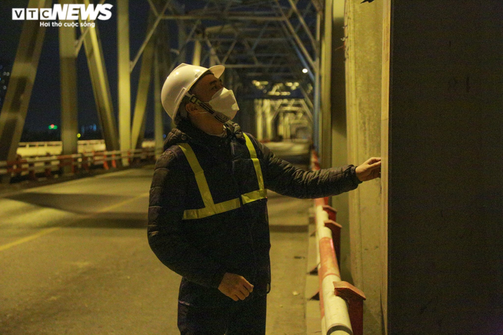 Ảnh: 50 kỹ sư xuyên đêm 'khám sức khỏe' cho cầu Chương Dương, Hà Nội - 2