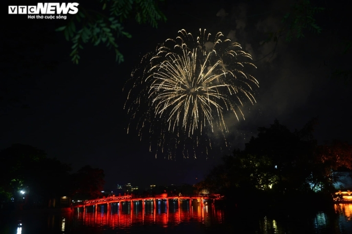 Trực tiếp: Lễ đón năm mới 2022 trên cả nước - 67