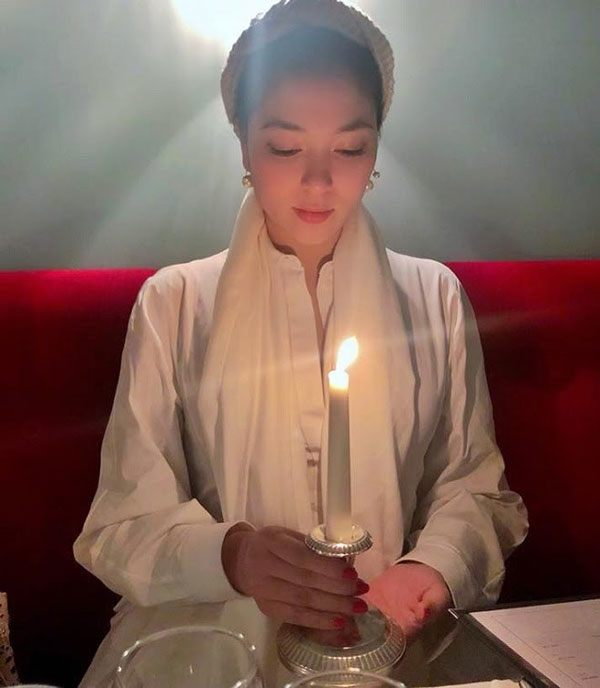 Hoa hậu Nguyễn Thị Huyền vẫn trẻ măng dù con gái đã thành thiếu nữ