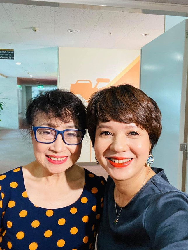 Cuộc sống an yên tuổi 73 của 'giọng đọc huyền thoại' NSƯT Kim Tiến - 9