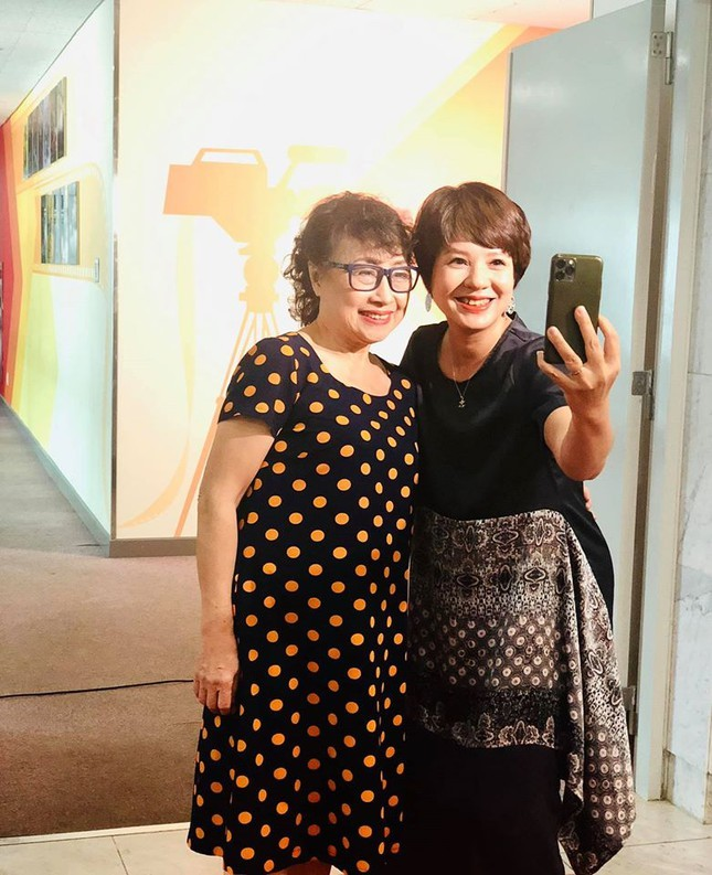 Cuộc sống an yên tuổi 73 của 'giọng đọc huyền thoại' NSƯT Kim Tiến - 7