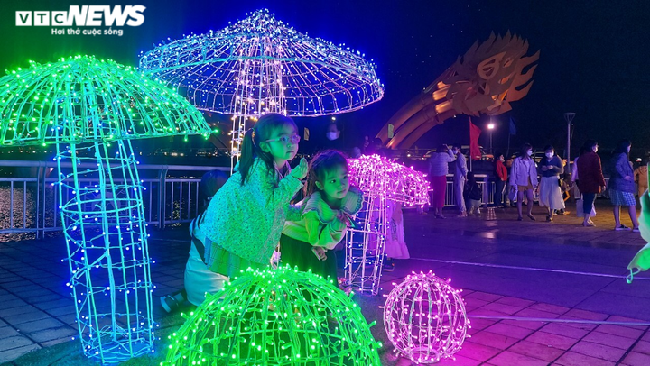 Trực tiếp: Lễ đón năm mới 2022 trên cả nước - 42