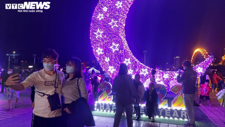 Trực tiếp: Lễ đón năm mới 2022 trên cả nước - 41