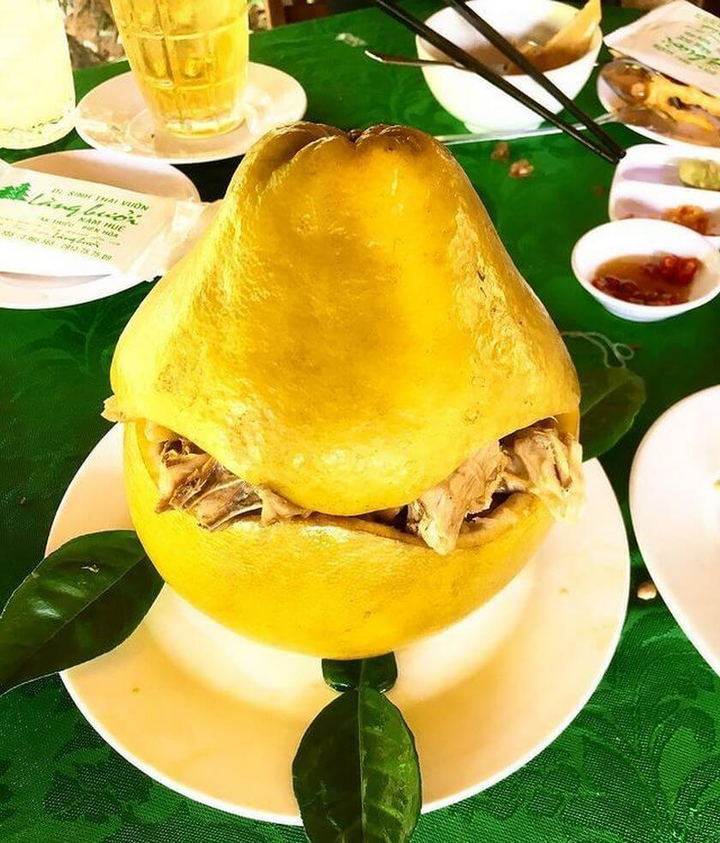 Học người Đồng Nai cách làm món 'gà chui bưởi' cực ngon đãi khách dịp năm mới - 3