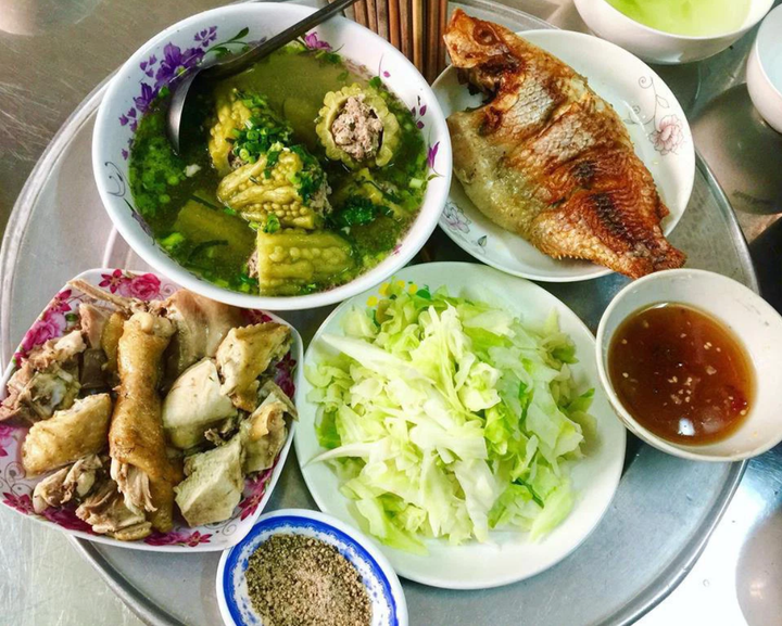 Cô gái suốt ngày bị bố mẹ ‘cấm’ lấy chồng, nhìn vào bữa cơm là hiểu lý do - 7