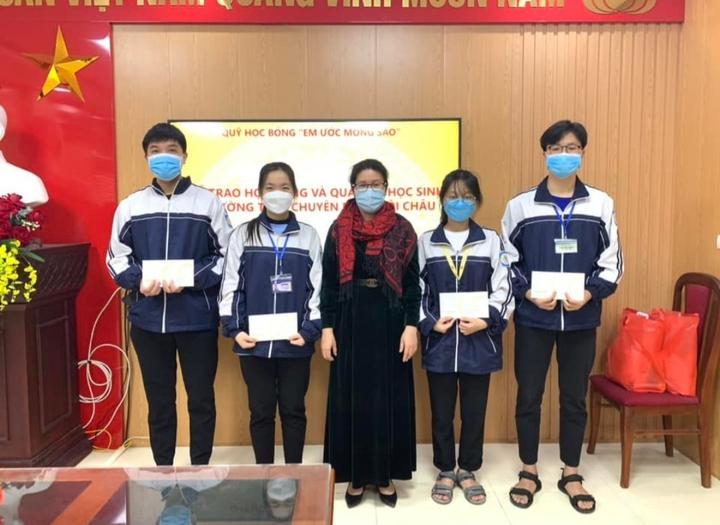 Mạng lưới vì trẻ em ung thư trao học bổng Em ước mong sao 2021 - 2