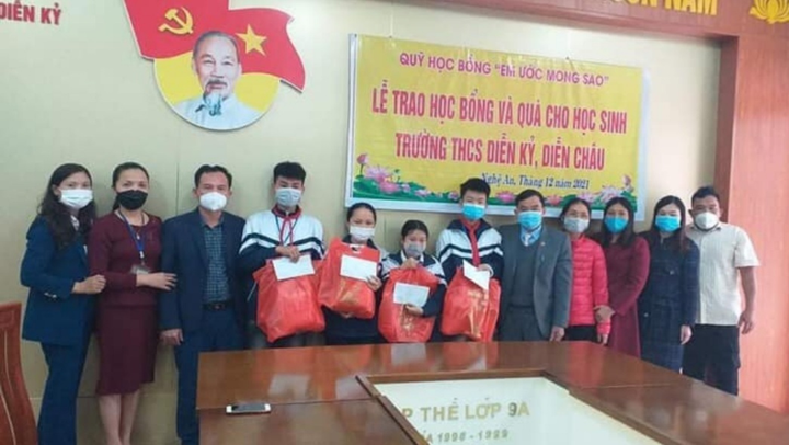 Mạng lưới vì trẻ em ung thư trao học bổng Em ước mong sao 2021 - 3