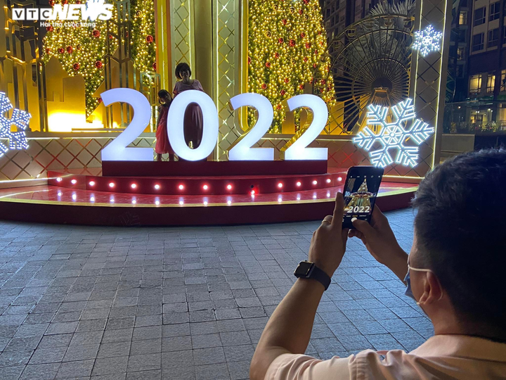 Trực tiếp: Lễ đón năm mới 2022 trên cả nước - 56