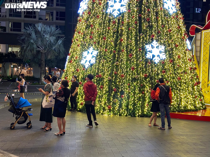 Trực tiếp: Lễ đón năm mới 2022 trên cả nước - 55