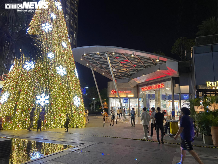 Trực tiếp: Lễ đón năm mới 2022 trên cả nước - 54