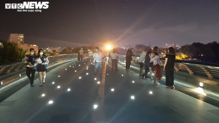 Trực tiếp: Lễ đón năm mới 2022 trên cả nước - 18