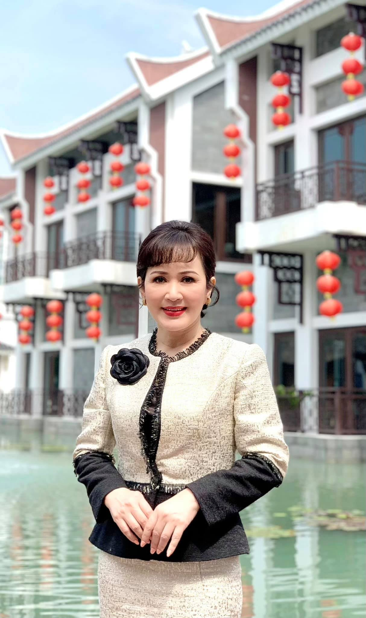 Nhan sắc bất chấp thời gian của NSND Minh Hoà tuổi U60 - 12