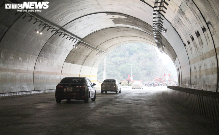 Cận cảnh cầu Tình Yêu, đường bao biển Hạ Long - Cẩm Phả ở Quảng Ninh - 7