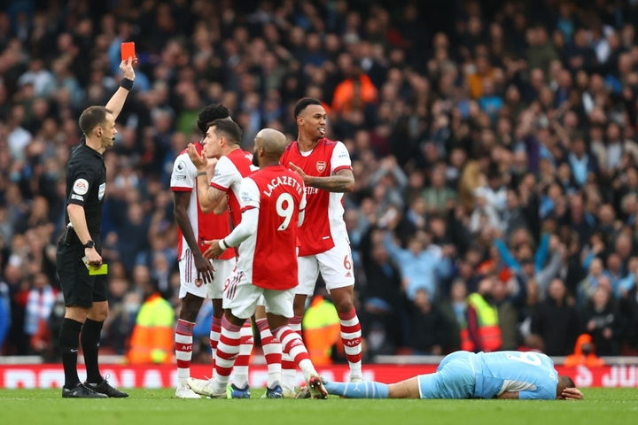 Kết quả Ngoại Hạng Anh: Thủng lưới phút bù giờ, Arsenal thua đau Man City - 2