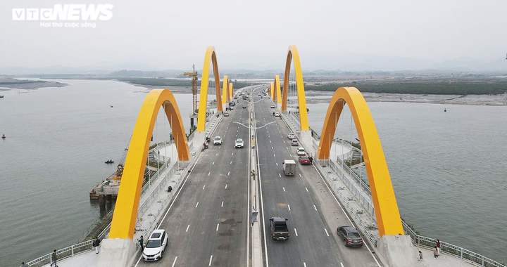 Cận cảnh cầu Tình Yêu, đường bao biển Hạ Long - Cẩm Phả ở Quảng Ninh - 3