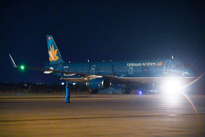 Chuyến bay quốc tế thường lệ đầu tiên đến Việt Nam vừa hạ cánh - 3