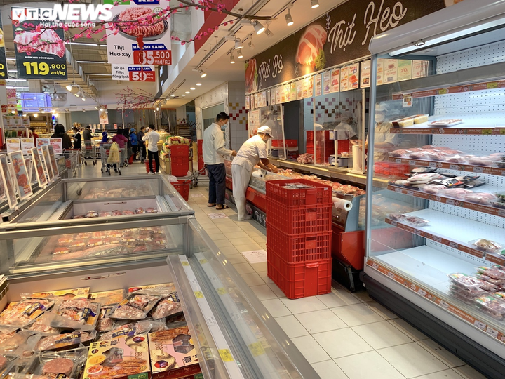 Hàng đầy ắp nhưng siêu thị, cửa hàng vắng vẻ trong ngày đầu năm mới - 4