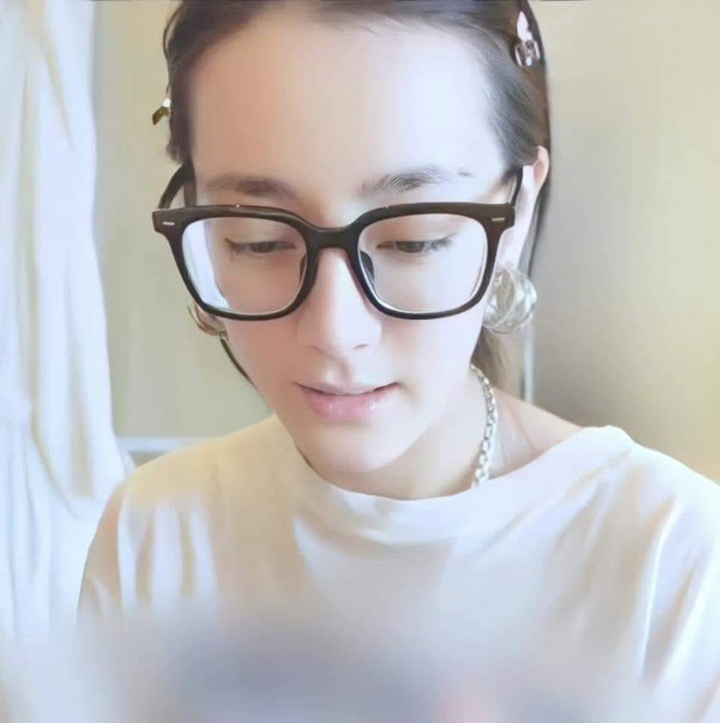 Tự tin khoe mặt mộc, mỹ nhân Địch Lệ Nhiệt Ba liệu có đẹp như lời đồn? - 6