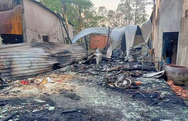 Tạm giữ thanh niên đốt nhà mẹ - 1