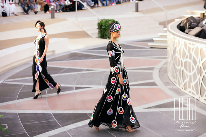 H'Hen Niê tỏa sáng trên sàn diễn thời trang, thần thái hay vóc dáng đều đỉnh cao - 2