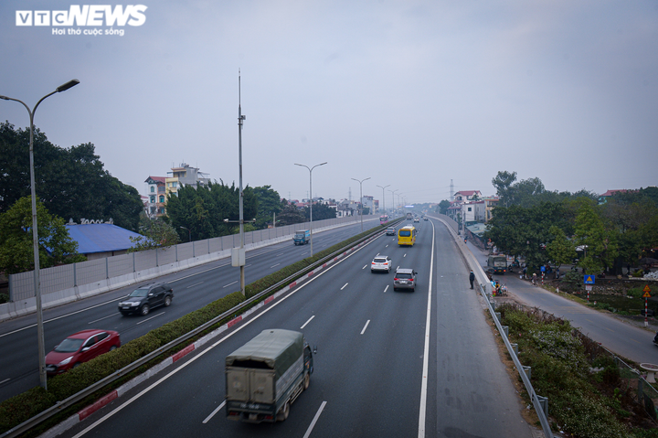 Ảnh: Người dân trở về sau kỳ nghỉ lễ, cửa ngõ Hà Nội ùn tắc kéo dài - 9