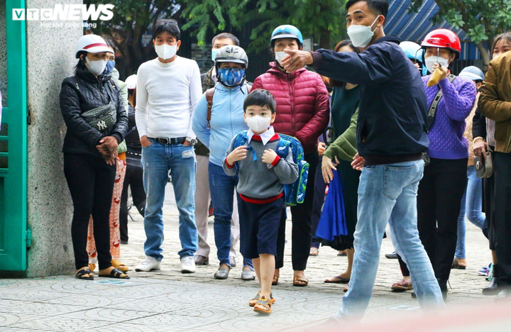 Thi học kỳ tại nhà: 'Thử thách' sự trung thực của học sinh và phụ huynh - 3