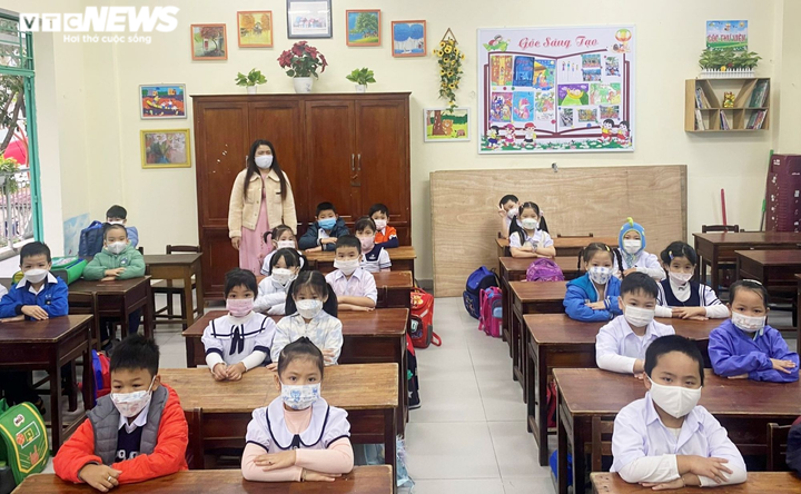 Thi học kỳ tại nhà: 'Thử thách' sự trung thực của học sinh và phụ huynh - 1