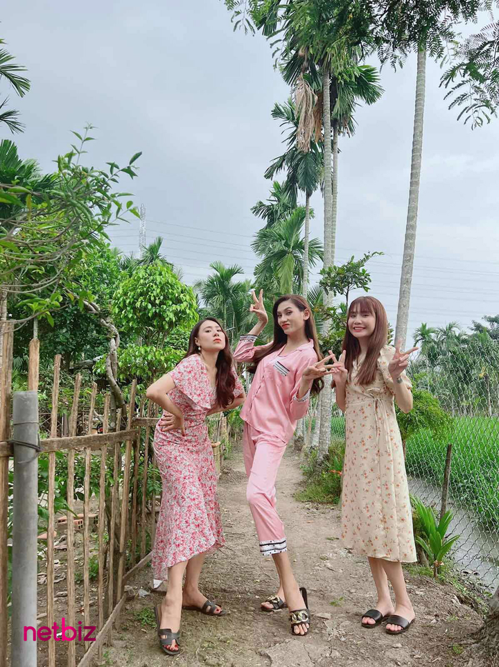 Siêu mẫu Võ Hoàng Yến lộ ảnh ở phim trường sau hơn 10 năm vắng bóng màn ảnh nhỏ - 3