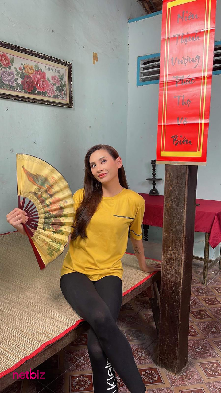 Siêu mẫu Võ Hoàng Yến lộ ảnh ở phim trường sau hơn 10 năm vắng bóng màn ảnh nhỏ - 7