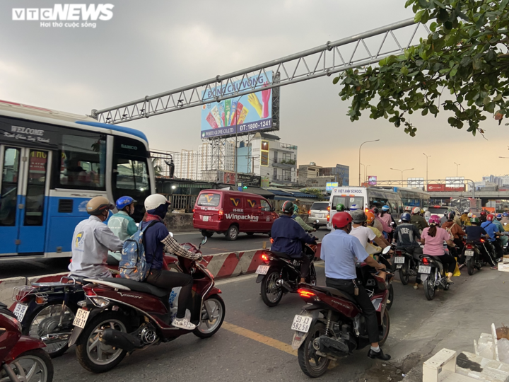 Ảnh: Cửa ngõ TP.HCM thông thoáng sau kỳ nghỉ lễ - 2