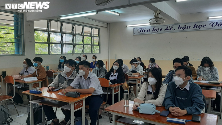 TP.HCM: Ngày đầu học sinh lớp 7, 8, 10 và 11 đến trường sau hơn nửa năm ở nhà - 8
