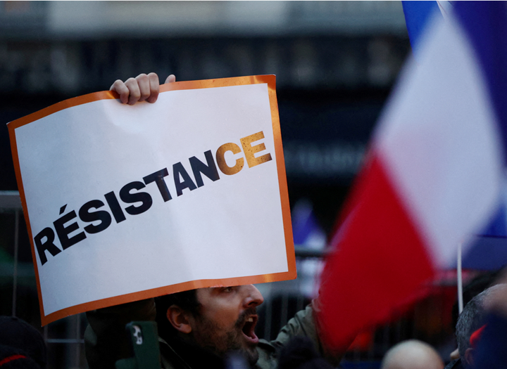 Pháp tính thông qua dự luật về thẻ tiêm chủng, loạt nghị sỹ bị dọa giết - 1