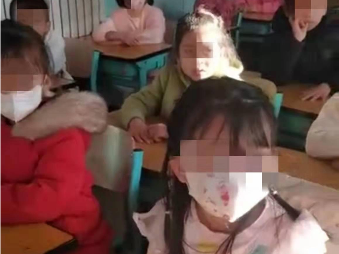 Không nghe bạn đọc thơ, học sinh bị cô giáo mắng 'biến đi' - 1