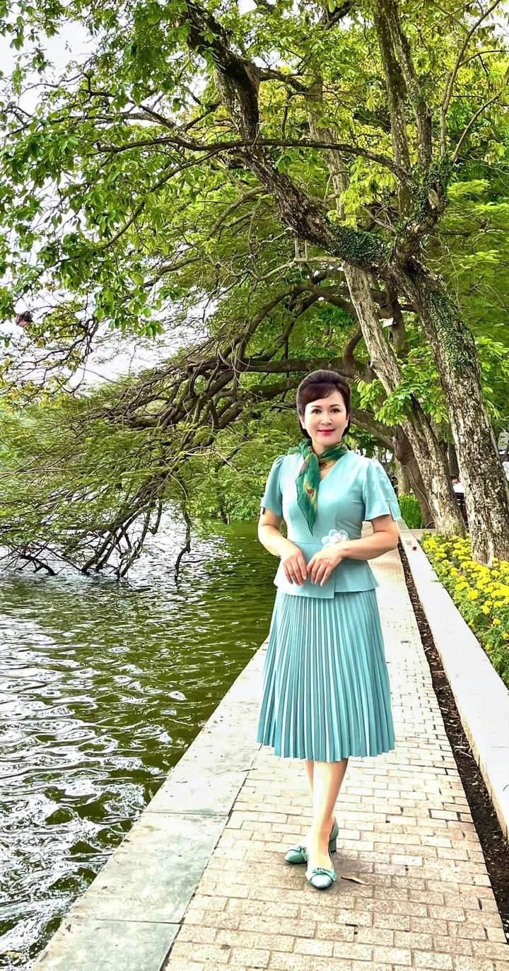 Nhan sắc bất chấp thời gian của NSND Minh Hoà tuổi U60 - 10