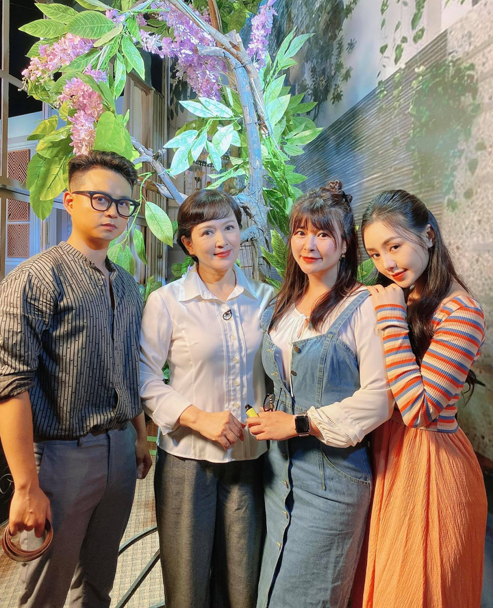 Nhan sắc bất chấp thời gian của NSND Minh Hoà tuổi U60 - 9