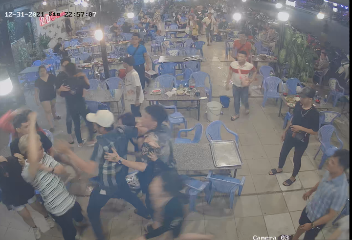 Ký ức hãi hùng của cô gái bị nhóm thanh niên hành hung vì 'không cho xin số' - 1