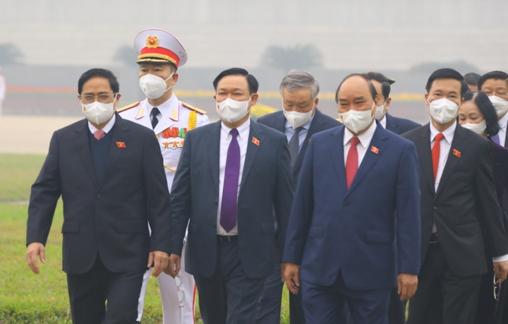 Ảnh: Lãnh đạo Đảng, Nhà nước và các ĐBQH vào Lăng viếng Chủ tịch Hồ Chí Minh - 6