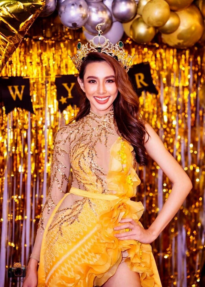 Diện váy sexy, Hoa hậu Thùy Tiên bừng sáng trong nắng sớm - 5