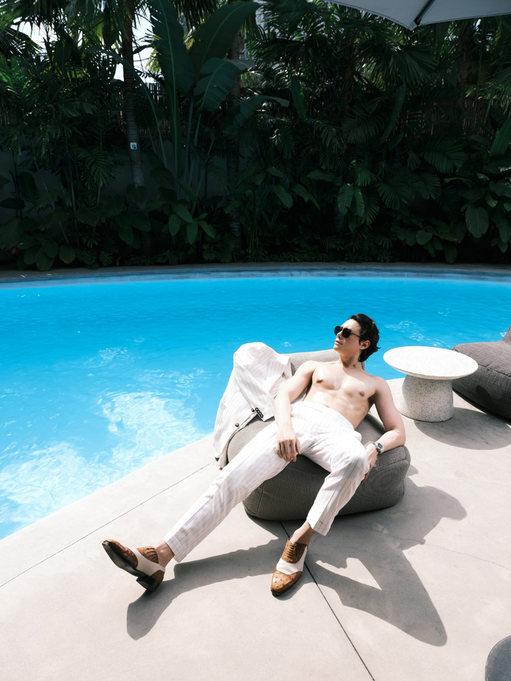 Tình trẻ của Trương Ngọc Ánh khoe cơ bụng 6 múi trong bộ ảnh mới - 3